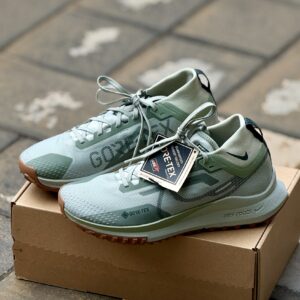 Nike React Pegasus Trail 4 Gore-Tex Jade Horizon Light Argenté Gum Medium Marron Vintage Vert