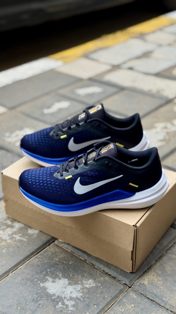 Nike Winflo 10 Black/Racer Blue/High Voltage/Wolf Grey