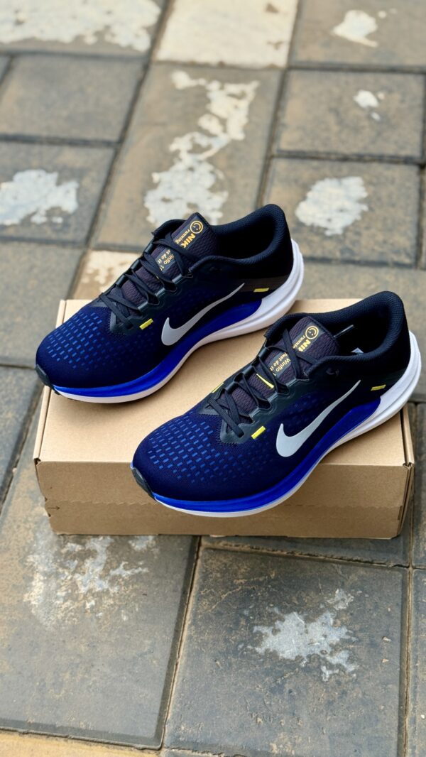Nike Winflo 10 Black/Racer Blue/High Voltage/Wolf Grey