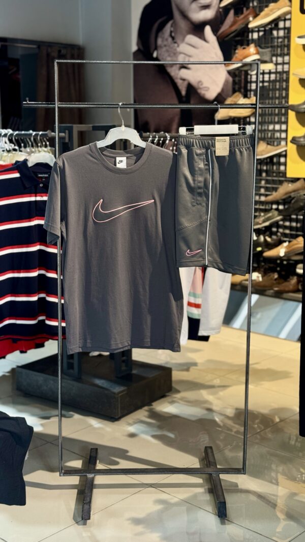 Nike Ensemble Swoosh Gris Rose