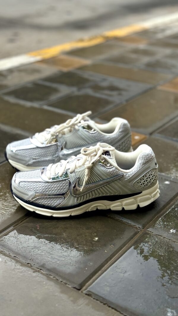 Nike Zoom Vomero 5 chrome
