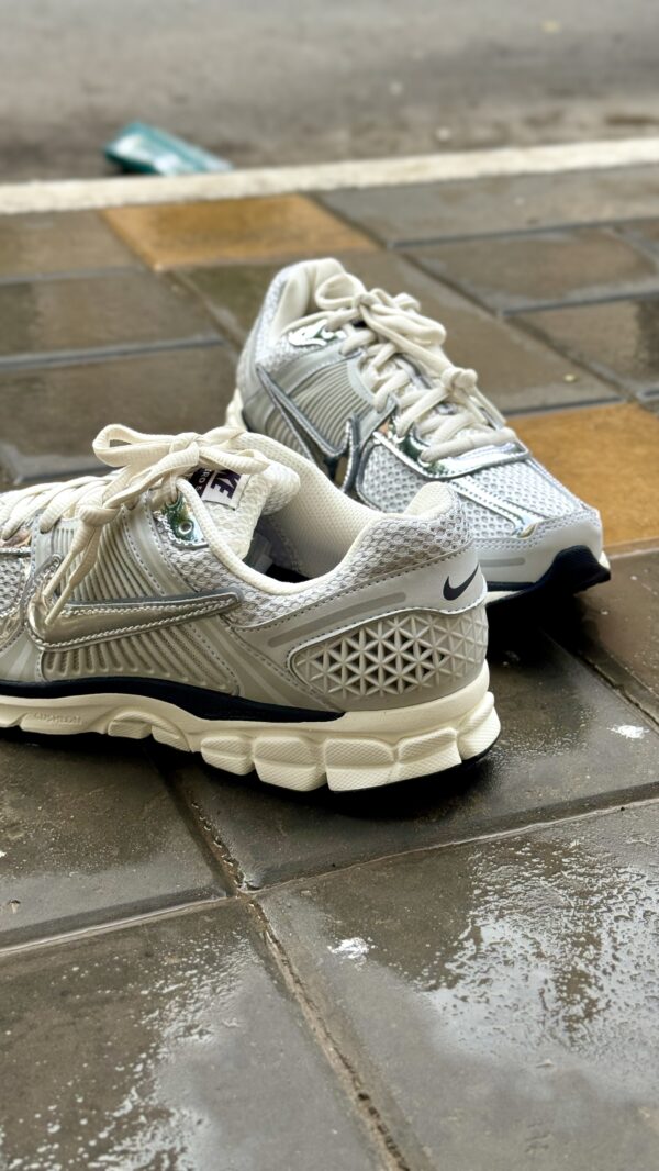 Nike Zoom Vomero 5 chrome