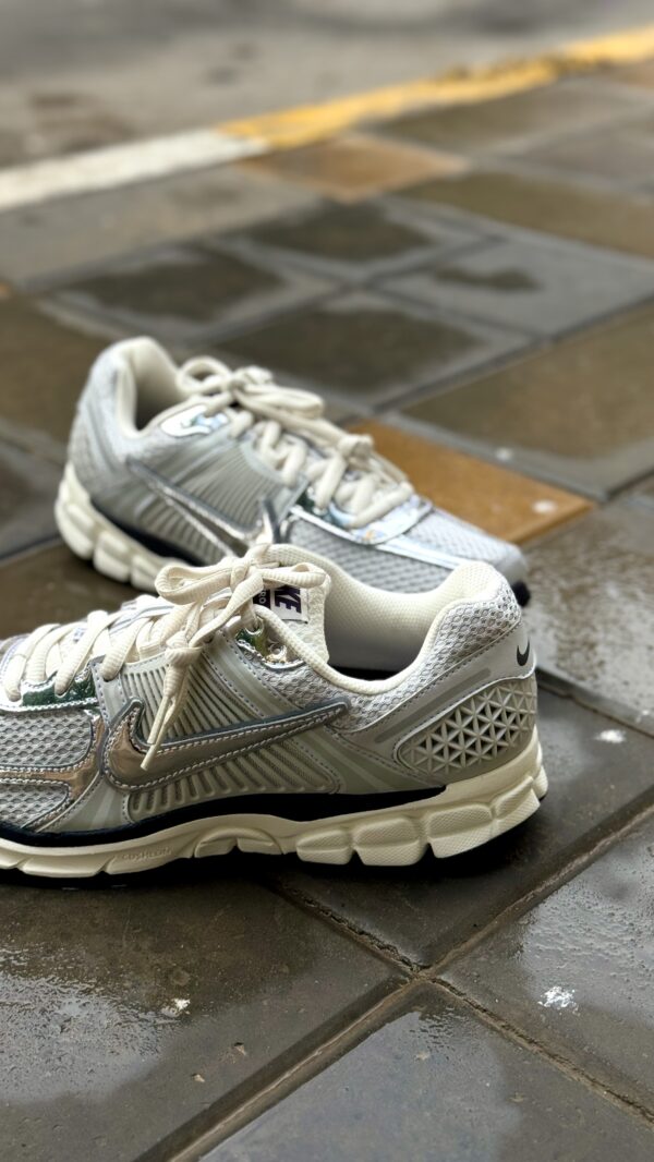Nike Zoom Vomero 5 chrome