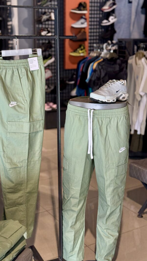 NIKE CLUB WOVEN CARGO OIL GREEN/WHITE 100%Coton