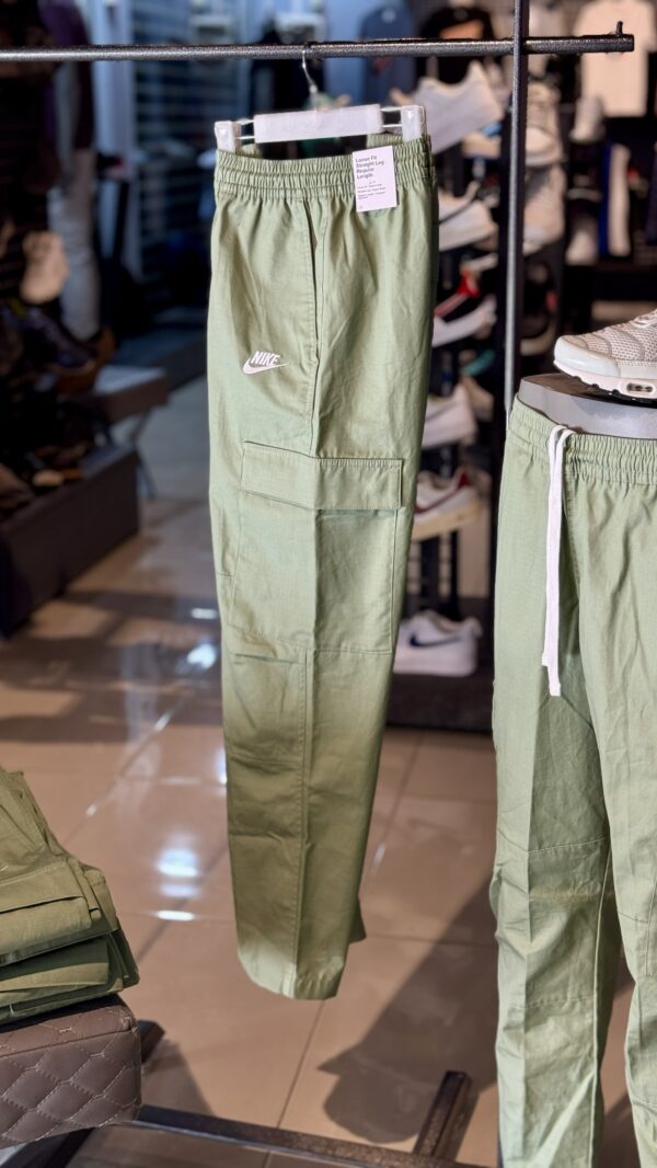NIKE CLUB WOVEN CARGO OIL GREEN/WHITE 100%Coton