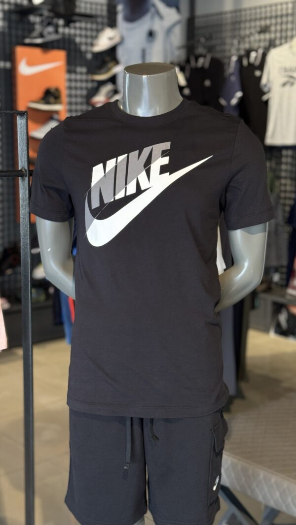 Nike T-SHIRT SWOOSH LOGO PRINT