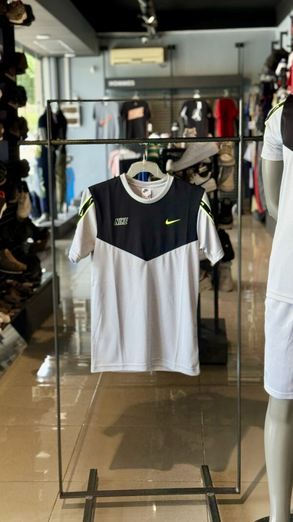Nike Repeat
