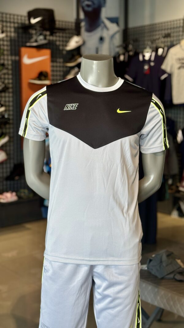 Nike Repeat