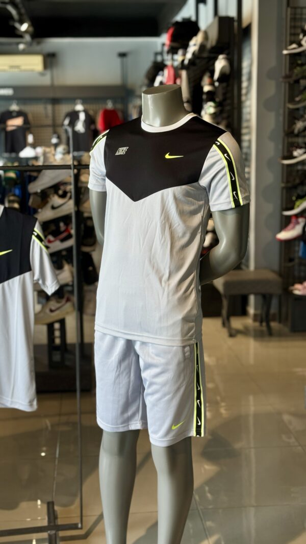 Nike Repeat