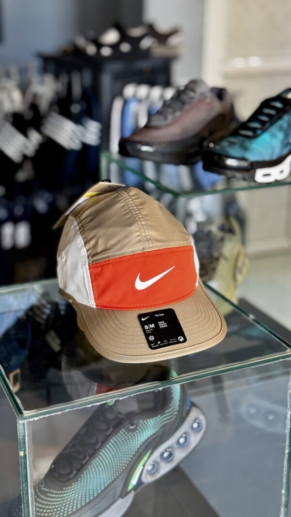 Nike Dri-FIT Fly
Unstructured Swoosh Cap