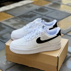 Nike Air Force 1 ’07 « White Black »