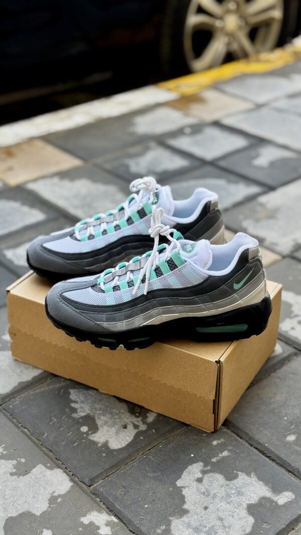 Nike Air Max 95 Hyper Turquoise