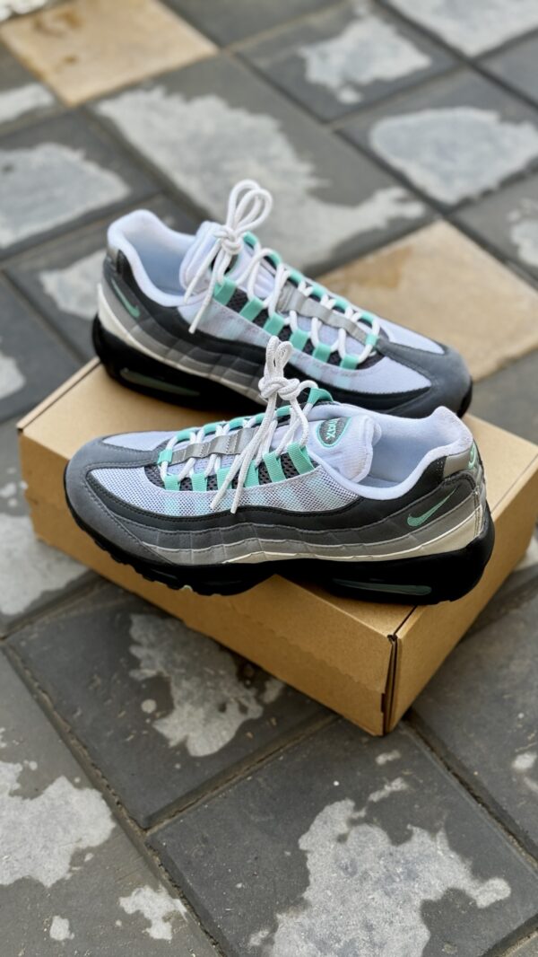 Nike Air Max 95 Hyper Turquoise