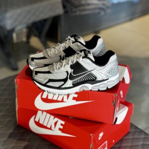 Air Zoom Vomero 5 'Metallic Silver Black'