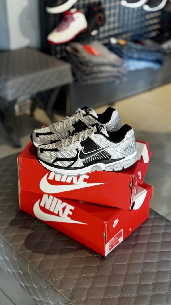 Air Zoom Vomero 5 'Metallic Silver Black'