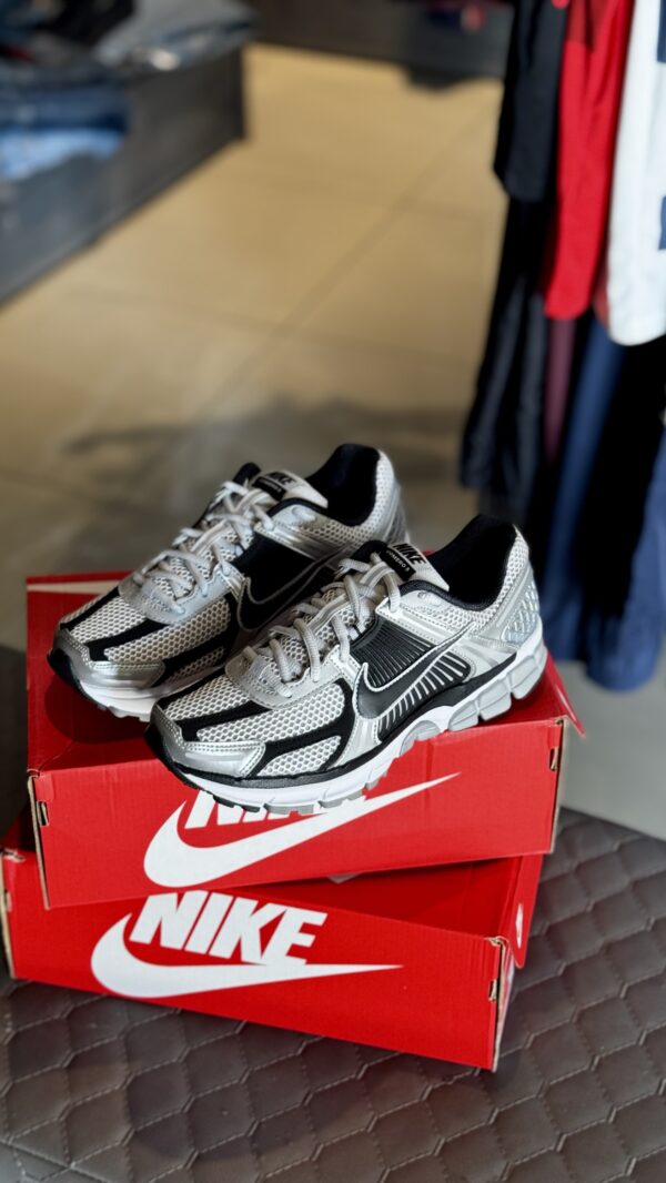 Air Zoom Vomero 5 'Metallic Silver Black'