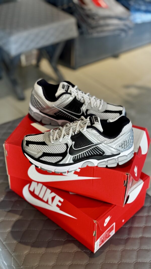 Air Zoom Vomero 5 'Metallic Silver Black'