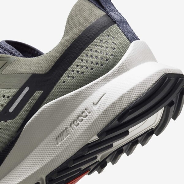 Nike Pegasus Trail 4  Dark Stucco/Light Orewood Brown/Cosmic Clay/Black