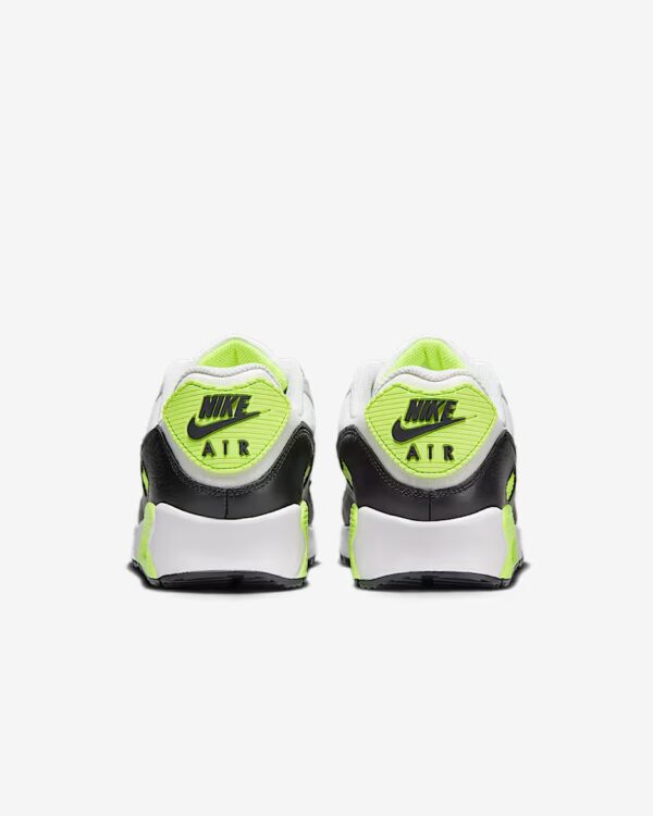 Nike Air Max 90 GORE-TEX
Summit White/Volt/Black/Cool Grey