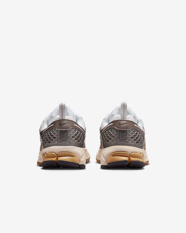 Nike Vomero 5 Metallic Pewter/Parachute Beige/Blanc/Medium Ash
