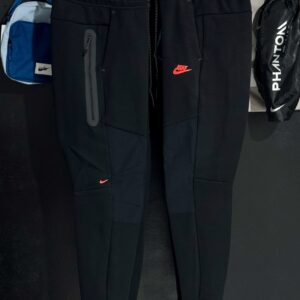 Nike Tech Fleece Joggers Black/Black/Bright Crimson