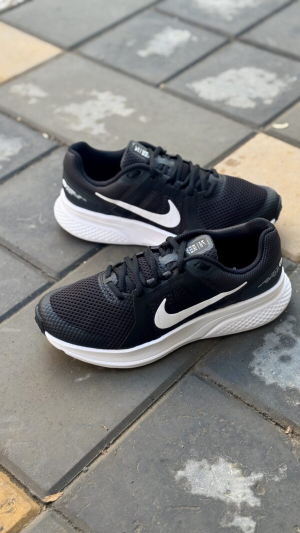 Nike Run Swift 2 Black & White