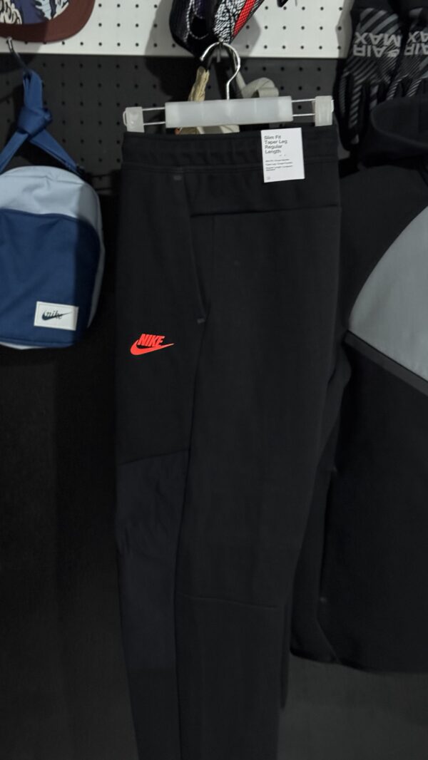 Nike Tech Fleece Windrunner Black/Smoke Grey/Bright Crimson