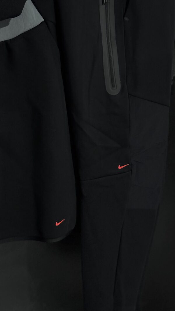 Nike Tech Fleece Windrunner Black/Smoke Grey/Bright Crimson