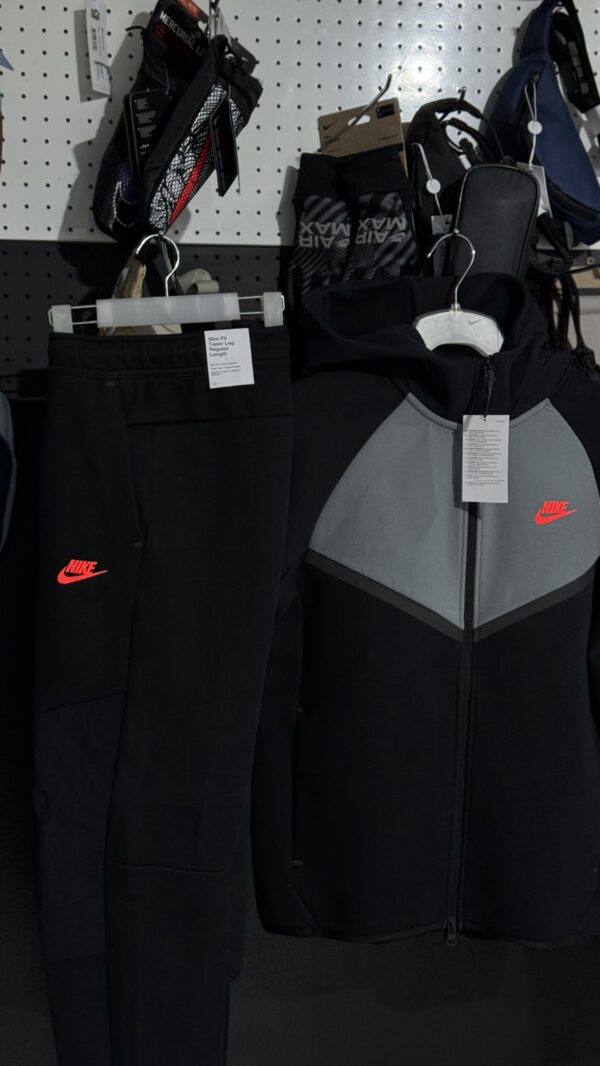Nike Tech Fleece Windrunner Black/Smoke Grey/Bright Crimson