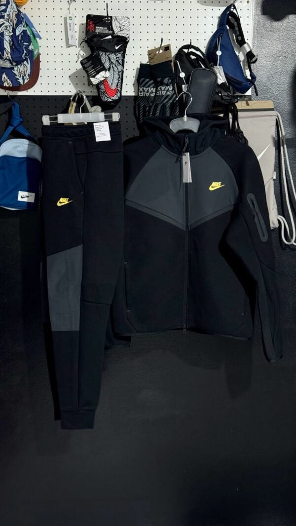 Nike Tech Fleece Complete Joggers Noir/Dark Smoke Grey/Metallic Gold