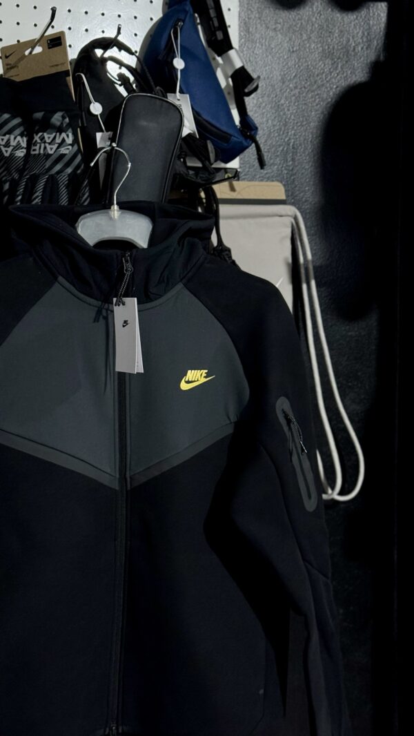 Nike Tech Fleece Complete Joggers Noir/Dark Smoke Grey/Metallic Gold