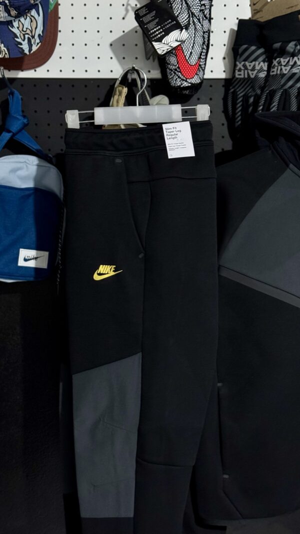 Nike Tech Fleece Complete Joggers Noir/Dark Smoke Grey/Metallic Gold