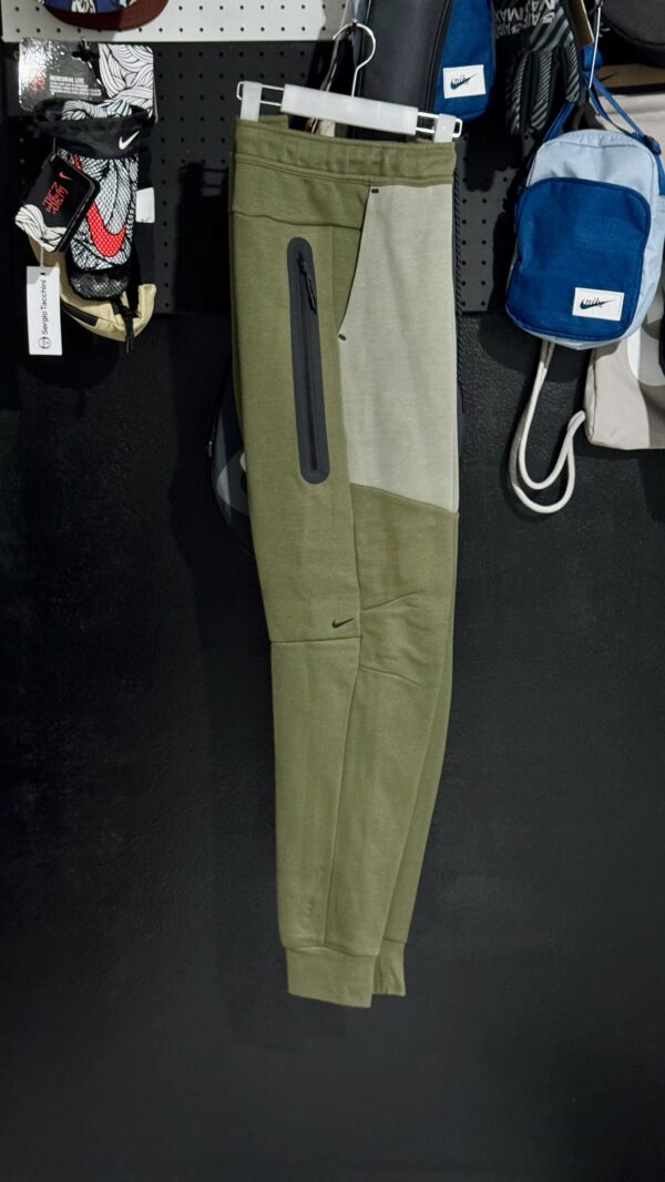 Nike Tech Fleece Joggers Clay Green/Light Smoke Grey/Black