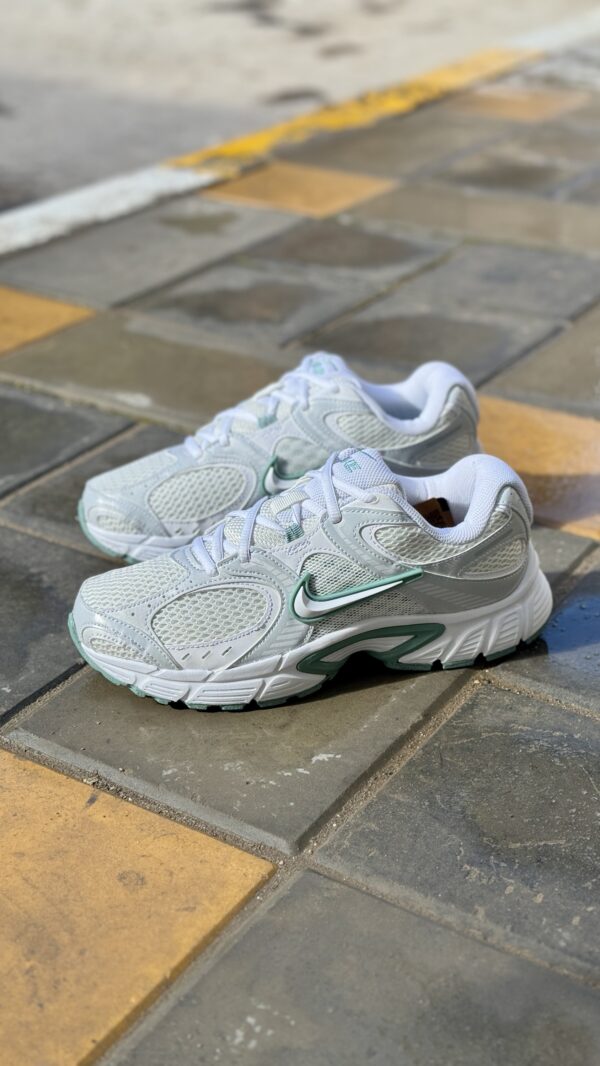 Nike V5 RNR Summit White Cannon