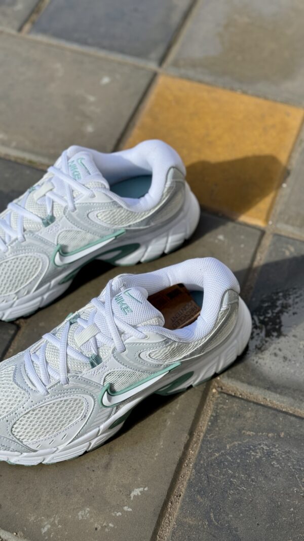 Nike V5 RNR Summit White Cannon