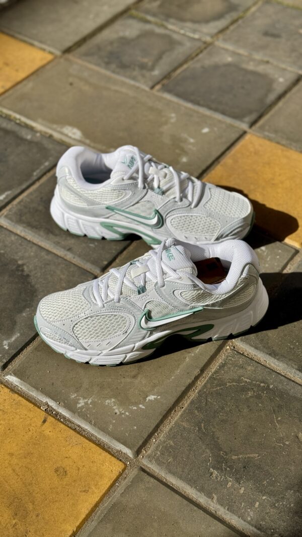 Nike V5 RNR Summit White Cannon