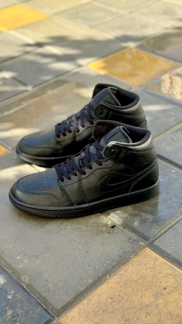 Jordan 1 Mid Triple Black