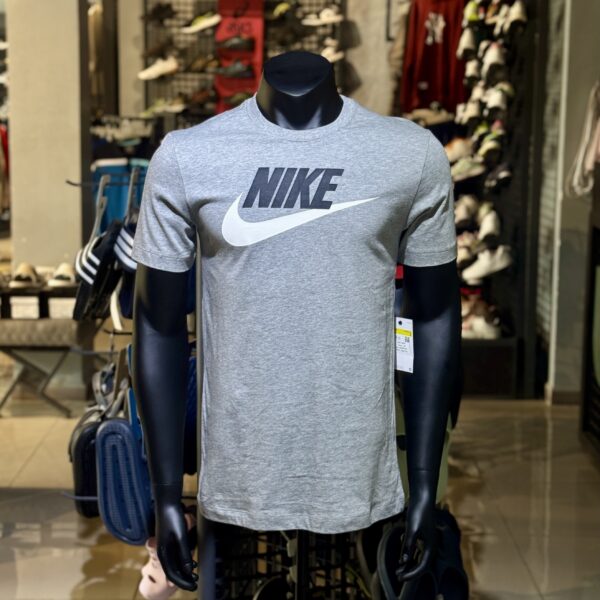 Nike T-Shirt Futura Graphic Tasha