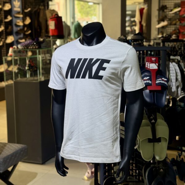 Nike T-Shirt Futura Graphic Gris
