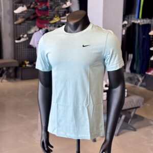 Nike T-Shirt Club