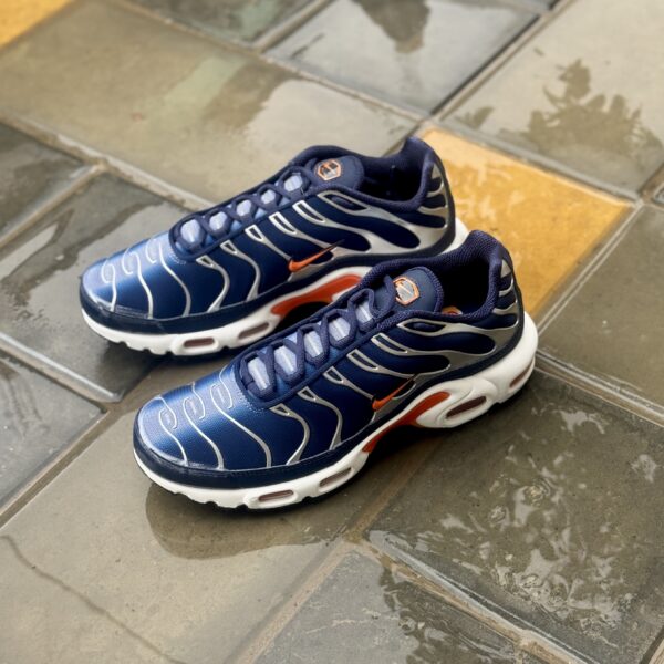 NIKE AIR MAX PLUS “MIDNIGHT NAVY SAFETY ORANGE”