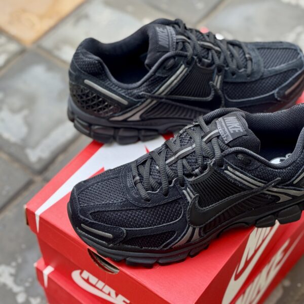 Nike Zoom Vomero 5 Noir Métallique Gris Foncé