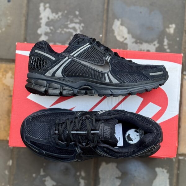 Nike Zoom Vomero 5 Noir Métallique Gris Foncé