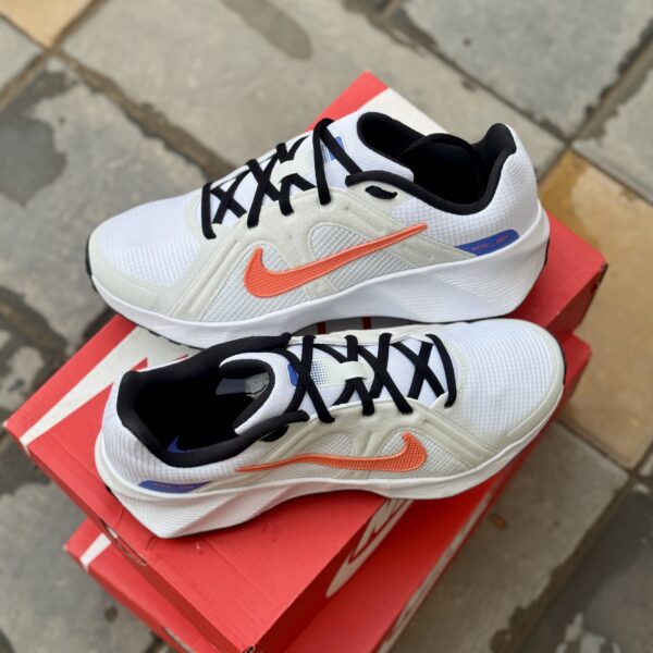 NIKE TRAINING SHOE METRO TEK - WHITE/WILD MANGO/BLACK